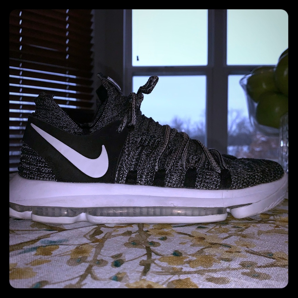 Nike men’s 8.5US size. Very good condition.